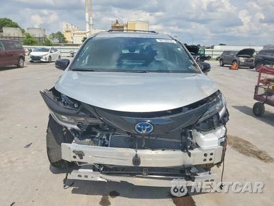 Piąte zdjęcie samochodu w środku: 2025 TOYOTA SIENNA XSE 7-PASSENGER VIN:5TDCSKFC9SS218359 - miniatura