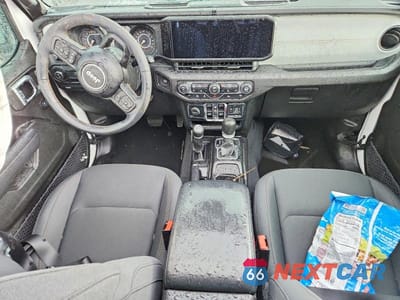 Zdjęcie 8 z 12 samochodu: 2024 JEEP GLADIATOR SPORT VIN:1C6HJTAG0RL106044 - miniatura