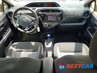 Zdjęcie 8 z 14 samochodu: 2018 TOYOTA PRIUS C TWO VIN:JTDKDTB3XJ1599538 - miniatura