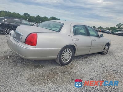 Trzecie zdjęcie samochodu z tyłu: 2005 LINCOLN TOWN CAR SIGNATURE LIMITED VIN:1LNHM82W85Y643529 - miniatura