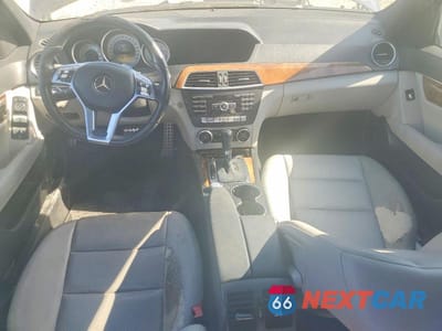 Zdjęcie 8 z 12 samochodu: 2012 MERCEDES-BENZ C 250 VIN:WDDGF4HB2CA615826 - miniatura