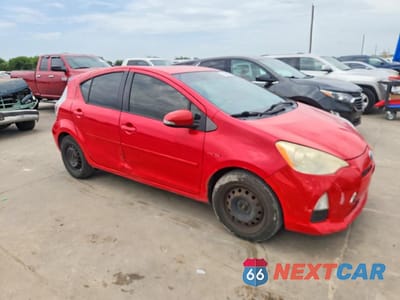 Czwarte zdjęcie samochodu z boku: 2014 TOYOTA PRIUS C ONE VIN:JTDKDTB39E1558985 - miniatura