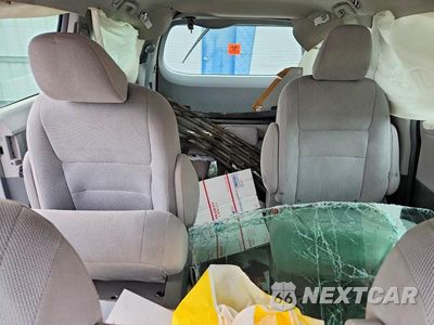 Zdjęcie 10 z 13 samochodu: 2015 TOYOTA SIENNA L 7-PASSENGER VIN:5TDZK3DC6FS590511 - miniatura