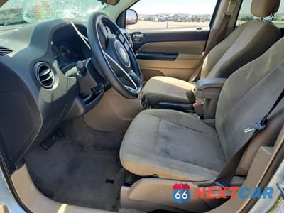 Zdjęcie 7 z 13 samochodu: 2014 JEEP COMPASS SPORT VIN:1C4NJCBA8ED593777 - miniatura