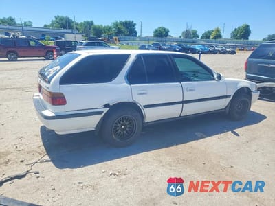Trzecie zdjęcie samochodu z tyłu: 1991 HONDA ACCORD LX VIN:1HGCB9851MA007858 - miniatura