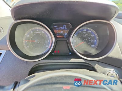 Zdjęcie 9 z 12 samochodu: 2012 HYUNDAI ELANTRA LIMITED VIN:KMHDH4AE4CU308390 - miniatura