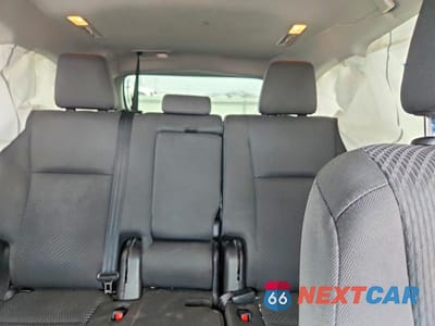 Zdjęcie 10 z 13 samochodu: 2017 TOYOTA HIGHLANDER LE VIN:5TDBZRFH7HS374355 - miniatura