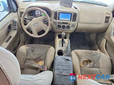 Zdjęcie 8 z 12 samochodu: 2005 FORD ESCAPE XLT VIN:1FMYU93195KA70507 - miniatura