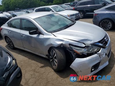 Czwarte zdjęcie samochodu z boku: 2018 NISSAN ALTIMA 2.5 SV VIN:1N4AL3AP1JC110747 - miniatura