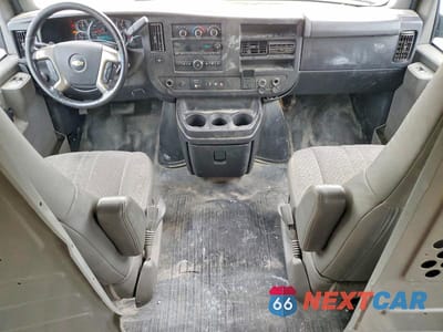 Zdjęcie 8 z 13 samochodu: 2019 CHEVROLET EXPRESS G2500 VIN:1GCWGAFP4K1158595 - miniatura