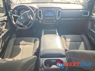 Zdjęcie 8 z 12 samochodu: 2018 NISSAN TITAN SV VIN:1N6AA1E6XJN538016 - miniatura