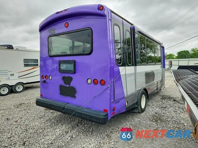 Trzecie zdjęcie samochodu z tyłu: 2019 FORD E450 SHUTTLE BUS VIN:1FDFE4FS5KDC61188 - miniatura