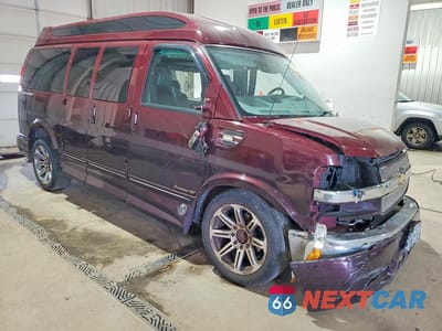 Czwarte zdjęcie samochodu z boku: 2018 CHEVROLET EXPRESS G2500 VIN:1GCWGAFGXJ1171513 - miniatura