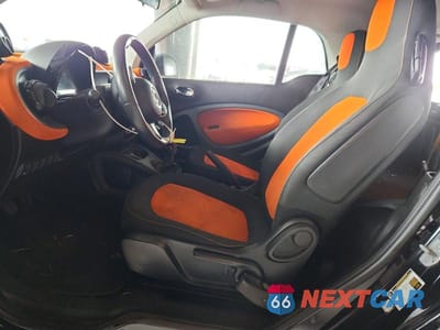Zdjęcie 7 z 12 samochodu: 2016 SMART FORTWO VIN:WMEFJ5DA3GK078893 - miniatura