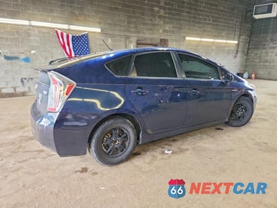 Trzecie zdjęcie samochodu z tyłu: 2014 TOYOTA PRIUS TWO VIN:JTDKN3DU1E1752140 - miniatura