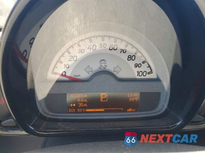 Zdjęcie 9 z 12 samochodu: 2016 SMART FORTWO VIN:WMEEJ9AA5GK844839 - miniatura