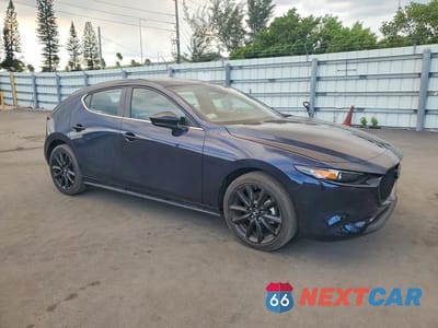 Czwarte zdjęcie samochodu z boku: 2024 MAZDA 3 SELECT SPORT VIN:JM1BPAKM4R1721911 - miniatura