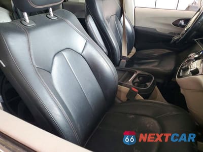 Zdjęcie 10 z 12 samochodu: 2019 CHRYSLER PACIFICA TOURING L VIN:2C4RC1BG3KR582974 - miniatura