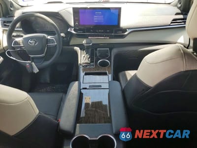 Zdjęcie 8 z 13 samochodu: 2026 TOYOTA SIENNA PLATINUM 7-PASSENGER VIN:5TDESKFC6TS235923 - miniatura