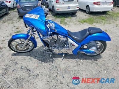 Trzecie zdjęcie samochodu z tyłu: 2012 HONDA VT1300 CX VIN:JH2SC6101CK200032 - miniatura