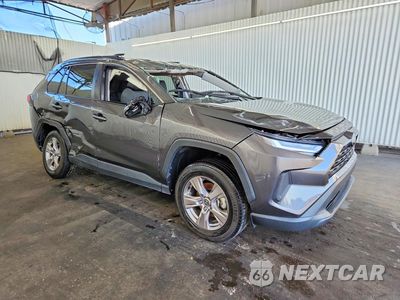 Czwarte zdjęcie samochodu z boku: 2023 TOYOTA RAV4 XLE VIN:2T3W1RFVXPC223510 - miniatura