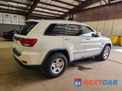 Trzecie zdjęcie samochodu z tyłu: 2011 JEEP GRAND CHEROKEE LAREDO VIN:1J4RR4GG0BC525711 - miniatura