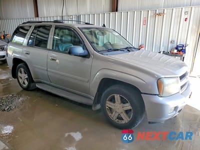 Czwarte zdjęcie samochodu z boku: 2008 CHEVROLET TRAILBLAZER LS VIN:1GNDT13S582160216 - miniatura