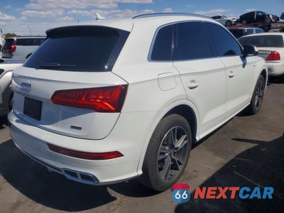 Trzecie zdjęcie samochodu z tyłu: 2020 AUDI Q5 E PREMIUM VIN:WA1G2AFY7L2050571 - miniatura