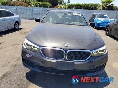 Piąte zdjęcie samochodu w środku: 2019 BMW 530XE VIN:WBAJB1C50KB376391 - miniatura