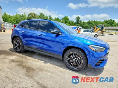 Czwarte zdjęcie samochodu z boku: 2025 MERCEDES-BENZ GLA 250 VIN:W1N4N4GB1SJ736940 - miniatura