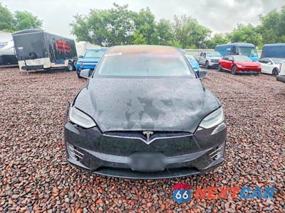 Piąte zdjęcie samochodu w środku: 2016 TESLA MODEL X VIN:5YJXCBE23GF006981 - miniatura