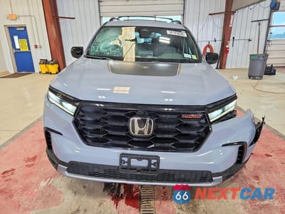 Piąte zdjęcie samochodu w środku: 2023 HONDA PILOT TRAILSPORT VIN:5FNYG1H68PB000739 - miniatura