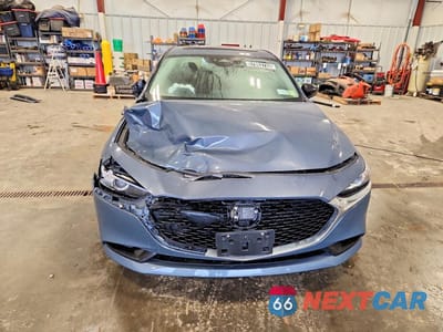 Piąte zdjęcie samochodu w środku: 2024 MAZDA 3 PREFERRED VIN:3MZBPBCM9RM412875 - miniatura
