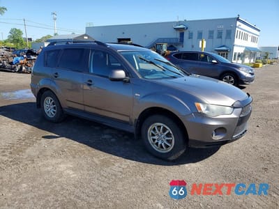 Czwarte zdjęcie samochodu z boku: 2013 MITSUBISHI OUTLANDER ES VIN:JA4AT2AW5DU601441 - miniatura