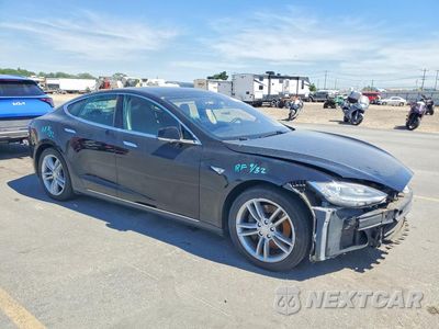 Czwarte zdjęcie samochodu z boku: 2014 TESLA MODEL S VIN:5YJSA1H12EFP35855 - miniatura
