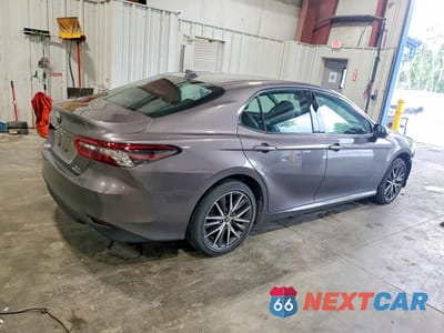 Trzecie zdjęcie samochodu z tyłu: 2022 TOYOTA CAMRY XLE VIN:4T1F31AK7NU573724 - miniatura