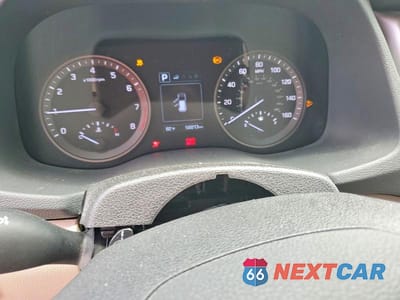Zdjęcie 9 z 13 samochodu: 2017 HYUNDAI TUCSON SE VIN:KM8J23A43HU576392 - miniatura