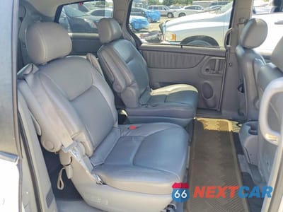 Zdjęcie 11 z 14 samochodu: 2004 TOYOTA SIENNA XLE LIMITED 7 PASSENGER VIN:5TDBA22C94S014989 - miniatura
