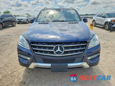 Piąte zdjęcie samochodu w środku: 2015 MERCEDES-BENZ ML 350 4MATIC VIN:4JGDA5HB2FA449163 - miniatura