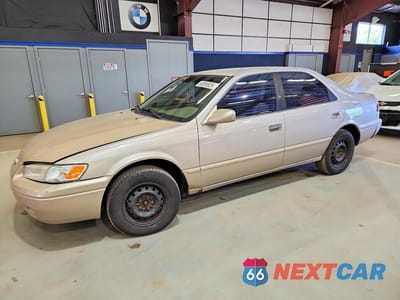 1999 TOYOTA CAMRY CE 4T1BG22K2XU511335 - główne zdjęcie licytacji z USA - miniatura
