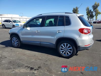 Drugie zdjęcie samochodu z przodu: 2011 VOLKSWAGEN TIGUAN S VIN:WVGAV7AX7BW502929 - miniatura