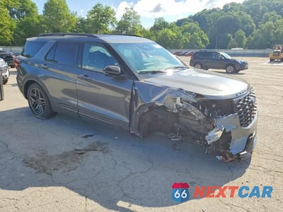 Czwarte zdjęcie samochodu z boku: 2025 FORD EXPLORER ST-LINE VIN:1FMUK8KH7SGB66812 - miniatura