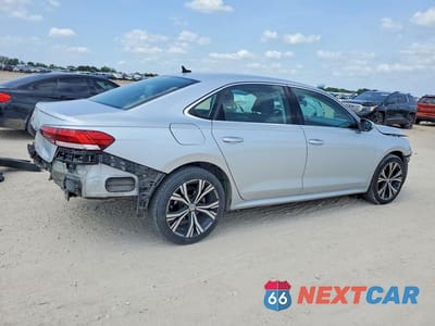 Trzecie zdjęcie samochodu z tyłu: 2021 VOLKSWAGEN PASSAT SE VIN:1VWSA7A33MC005783 - miniatura
