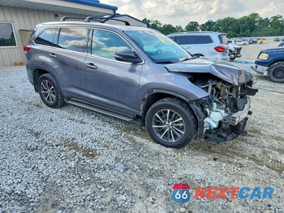 Czwarte zdjęcie samochodu z boku: 2018 TOYOTA HIGHLANDER XLE VIN:5TDJZRFH2JS536278 - miniatura