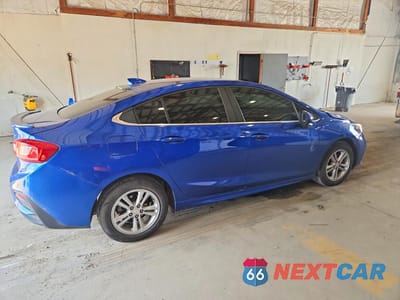 Trzecie zdjęcie samochodu z tyłu: 2018 CHEVROLET CRUZE LT VIN:1G1BE5SM3J7204686 - miniatura
