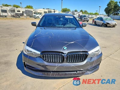 Piąte zdjęcie samochodu w środku: 2019 BMW 530E VIN:WBAJA9C52KB389869 - miniatura