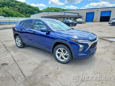 Czwarte zdjęcie samochodu z boku: 2024 CHEVROLET TRAX LS VIN:KL77LFE29RC139202 - miniatura