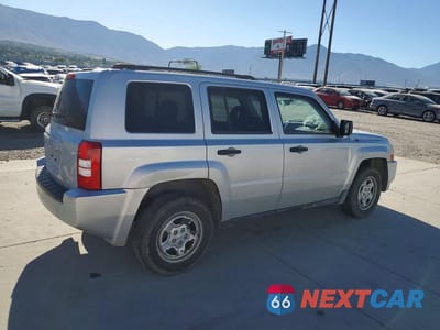 Trzecie zdjęcie samochodu z tyłu: 2008 JEEP PATRIOT SPORT VIN:1J8FF28W98D636779 - miniatura