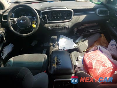 Zdjęcie 8 z 13 samochodu: 2019 KIA SORENTO L VIN:5XYPG4A30KG577599 - miniatura