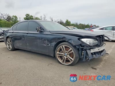 Czwarte zdjęcie samochodu z boku: 2013 BMW 750 LXI VIN:WBAYF8C5XDD140107 - miniatura